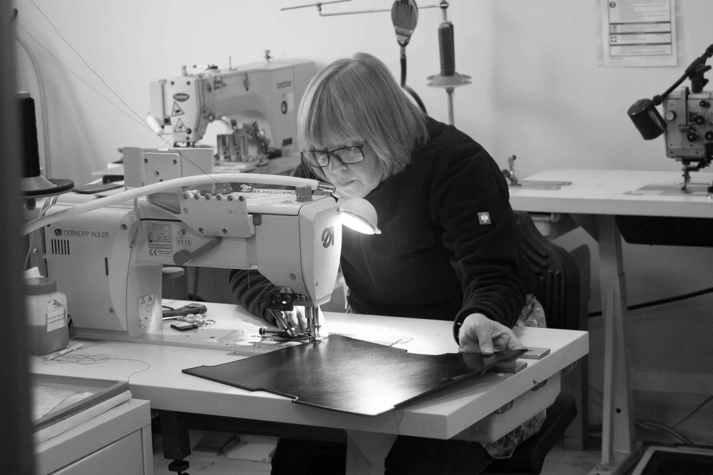 Magnetic leather inlays
